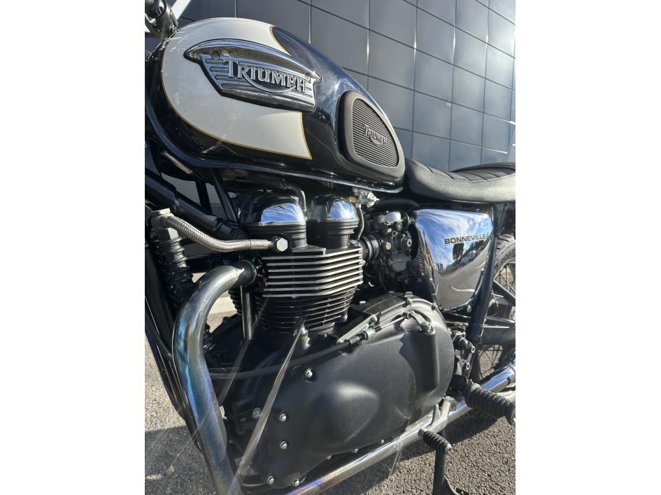 TRIUMPH BONNEVILLE 865 T100