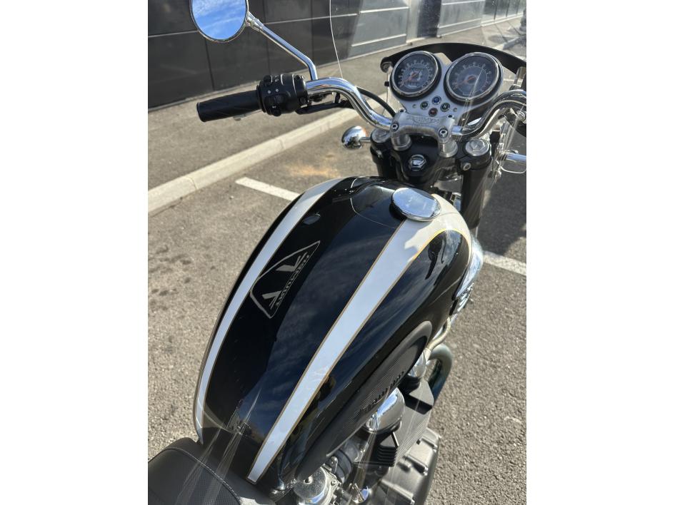 TRIUMPH BONNEVILLE 865 T100