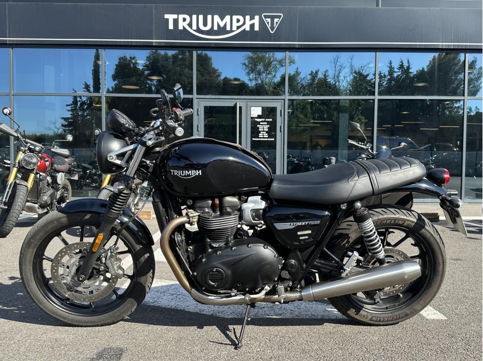 TRIUMPH STREET TWIN  900 A2