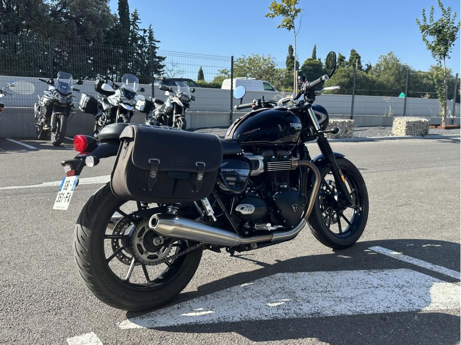 TRIUMPH STREET TWIN  900 A2