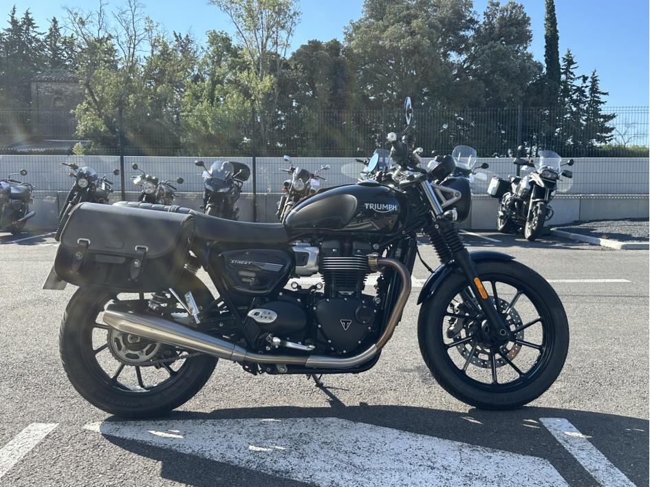 TRIUMPH STREET TWIN  900 A2