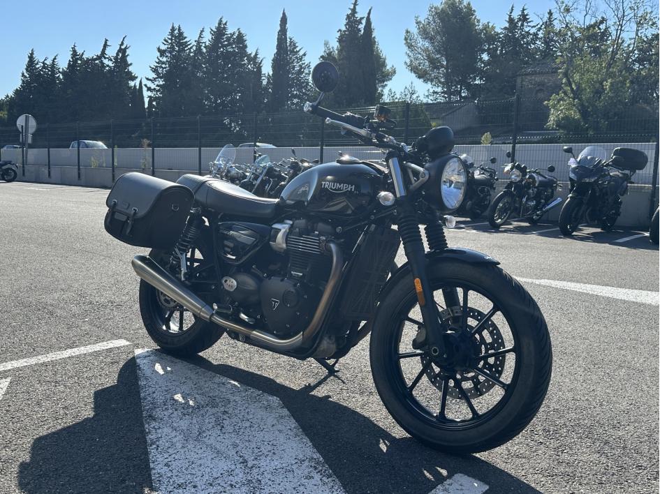 TRIUMPH STREET TWIN  900 A2