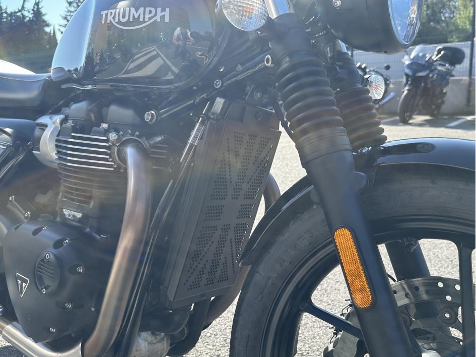 TRIUMPH STREET TWIN  900 A2