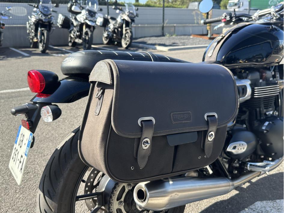 TRIUMPH STREET TWIN  900 A2