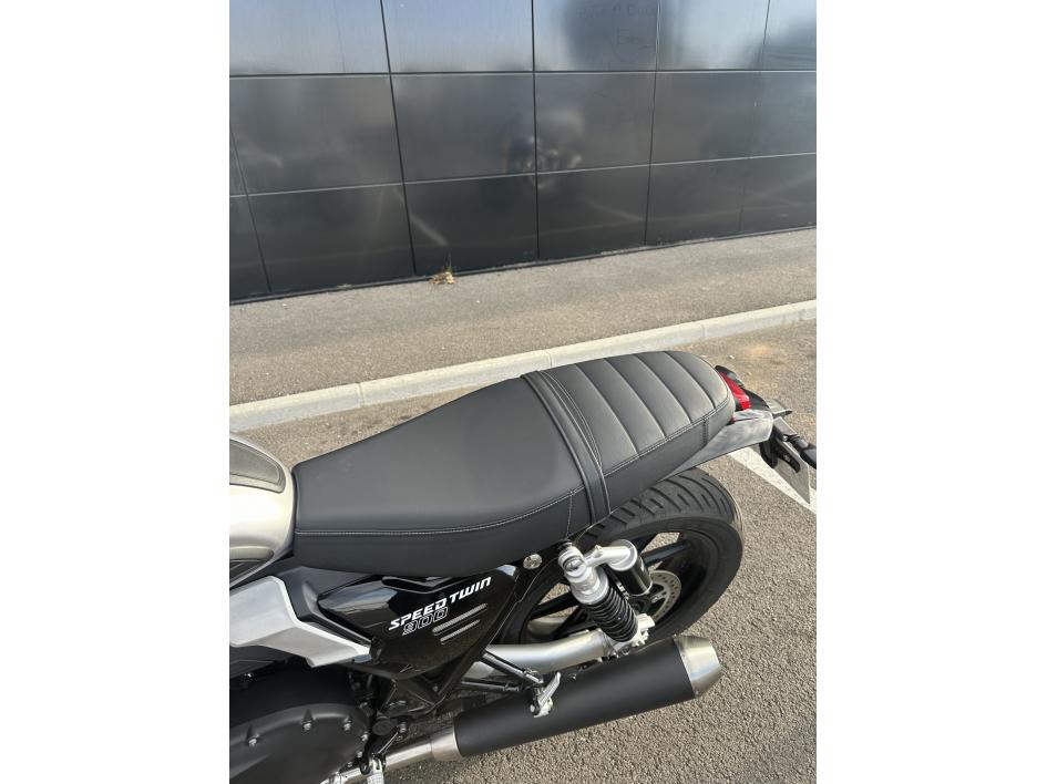 TRIUMPH SPEED TWIN 900