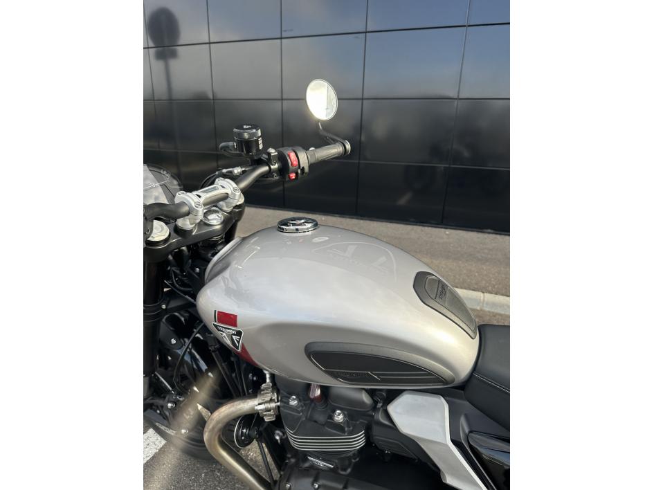 TRIUMPH SPEED TWIN 900