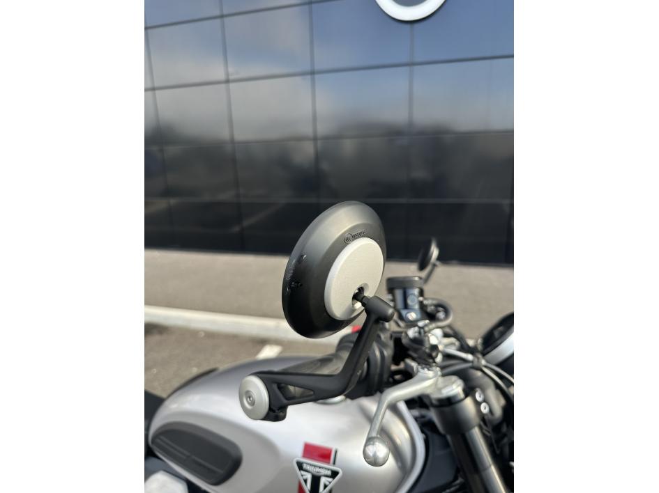 TRIUMPH SPEED TWIN 900