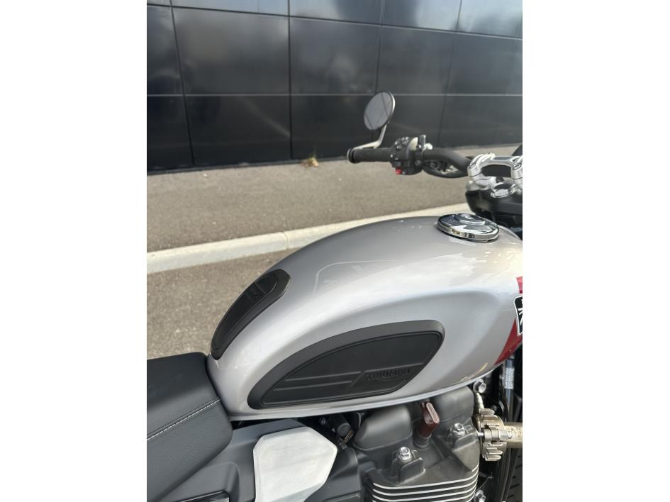 TRIUMPH SPEED TWIN 900