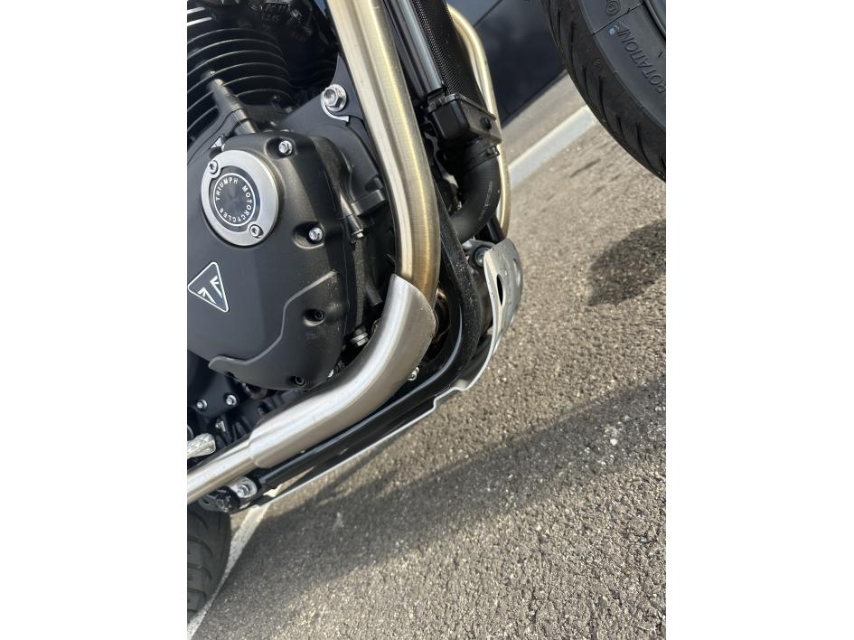 TRIUMPH SPEED TWIN 900