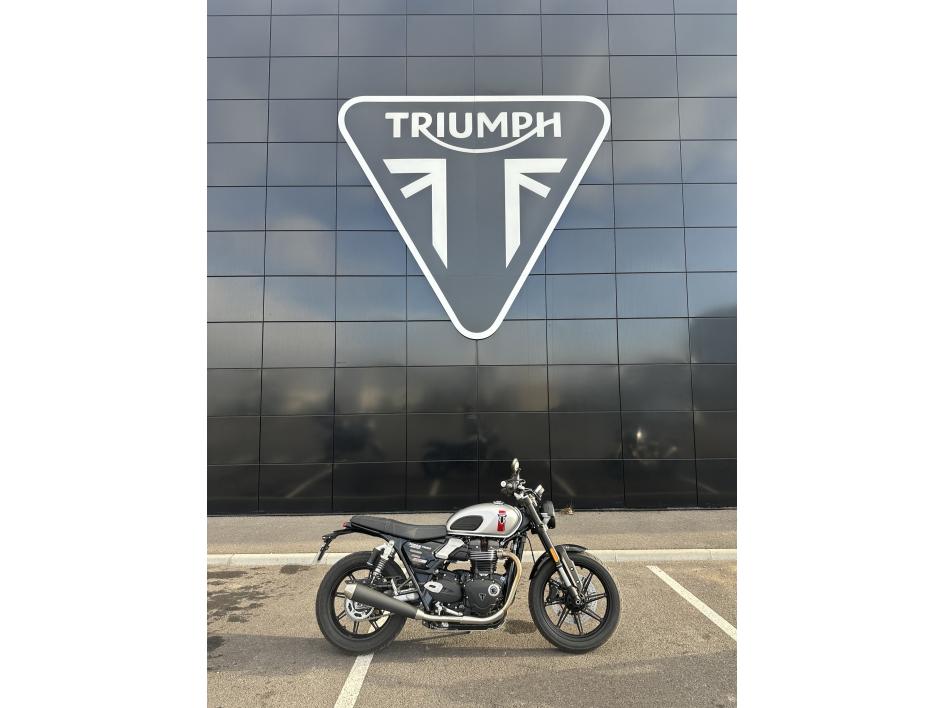 TRIUMPH SPEED TWIN 900