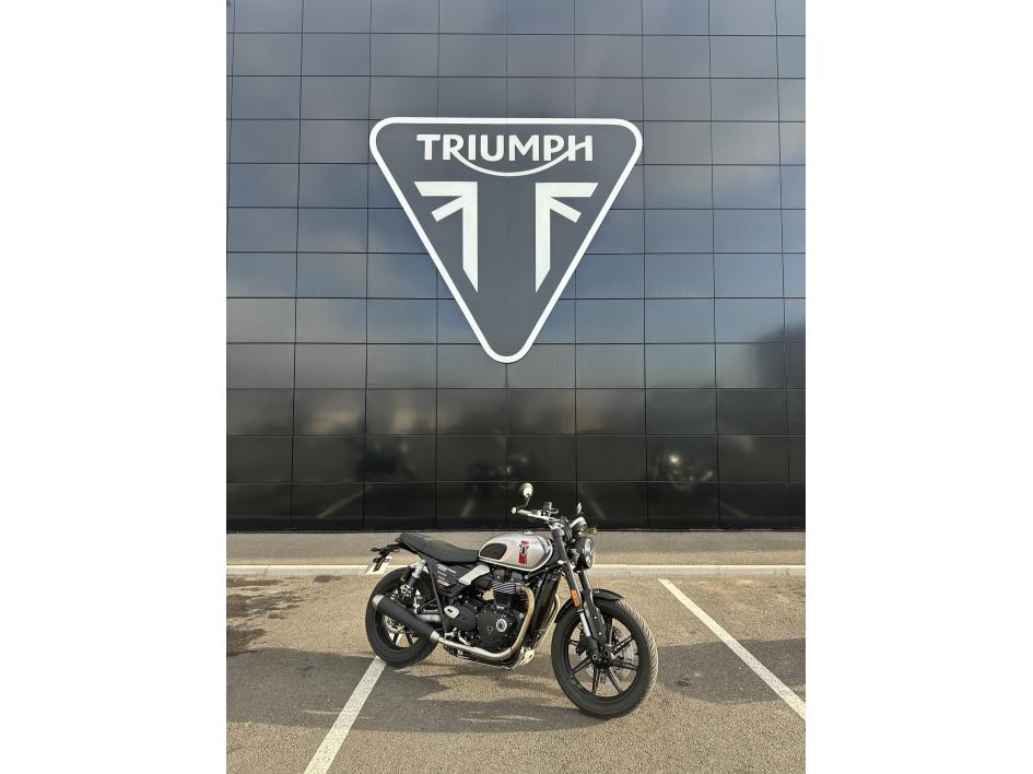 TRIUMPH SPEED TWIN 900