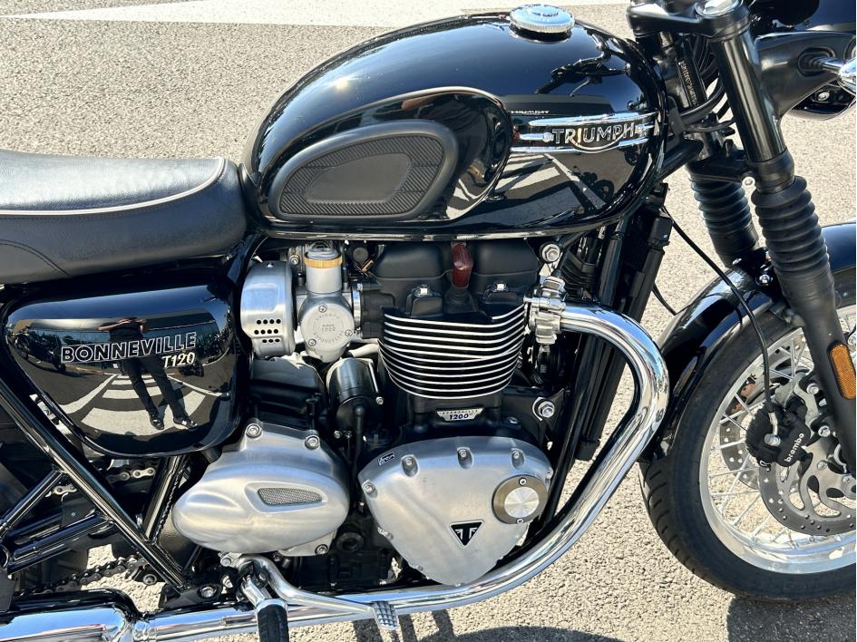 TRIUMPH BONNEVILLE T120