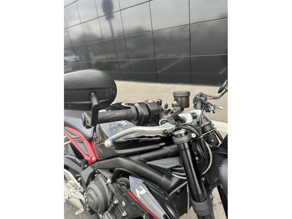TRIUMPH STREET TRIPLE 765 R