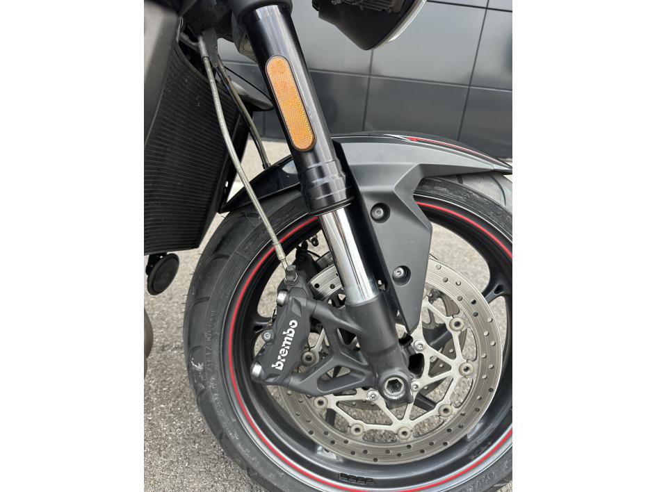 TRIUMPH STREET TRIPLE 765 R