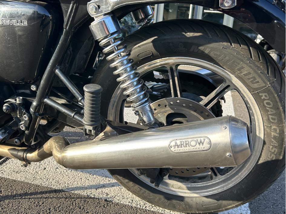 TRIUMPH BONNEVILLE 865 T100