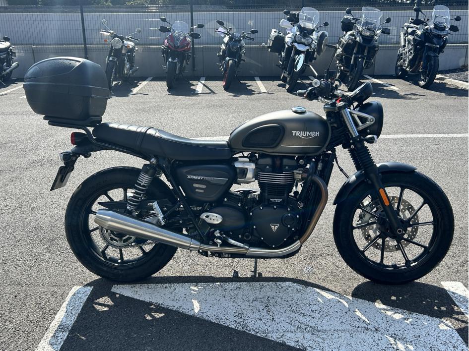 TRIUMPH STREET TWIN  900