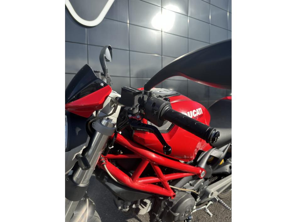 DUCATI MONSTER 696