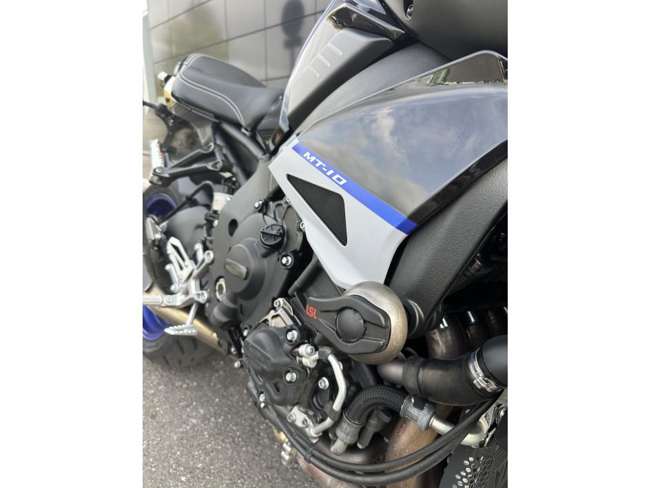 YAMAHA MT-10