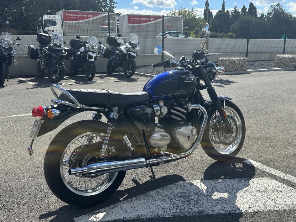 TRIUMPH BONNEVILLE T120 STEALH EDITION
