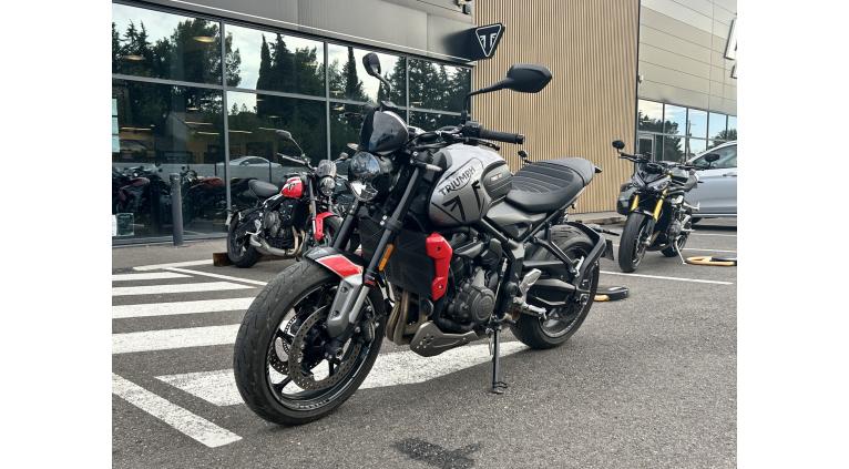 TRIUMPH TRIDENT 660