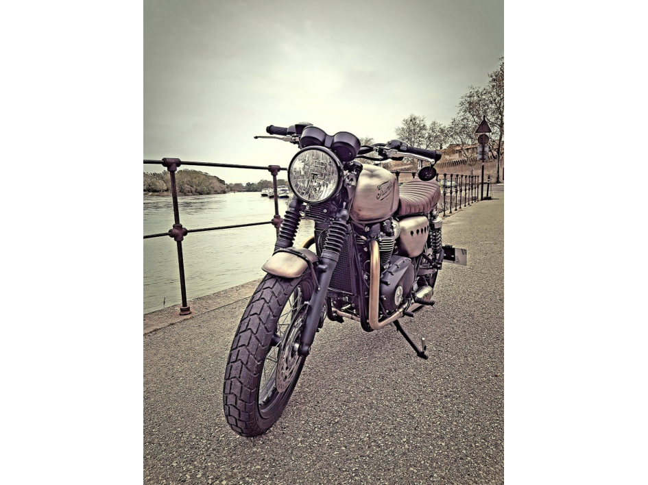 Bonneville T100 